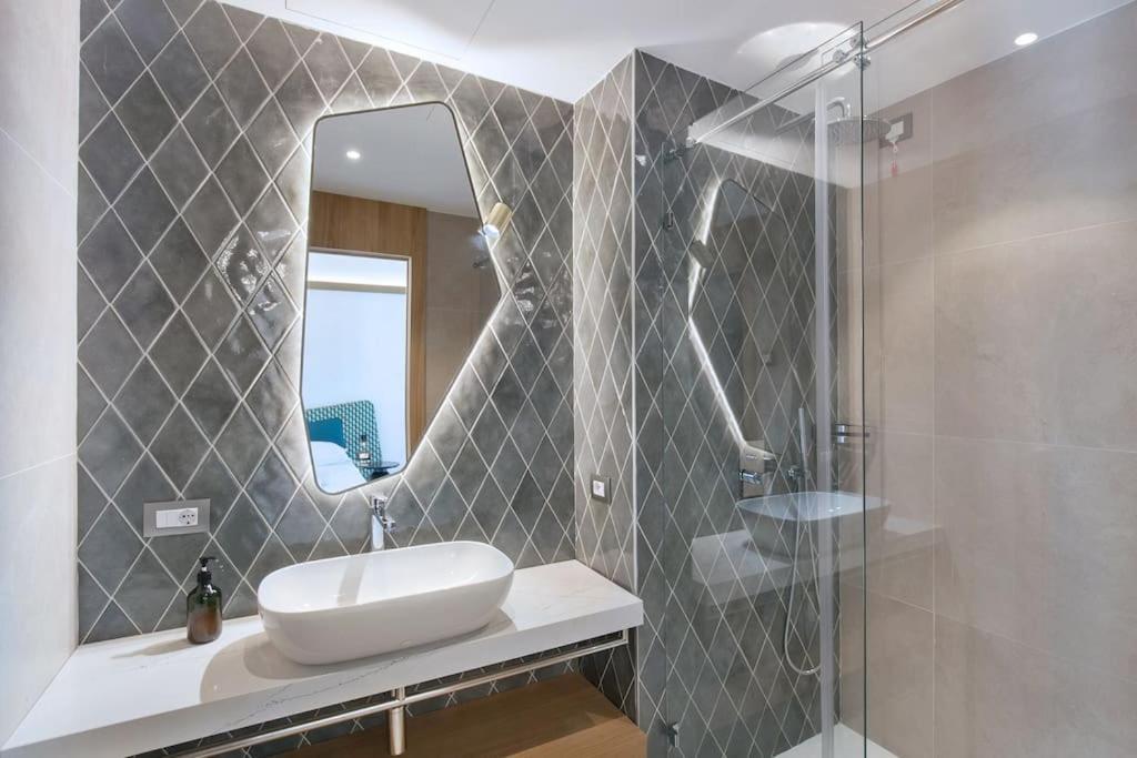Villa Divina-Apt Armonia-Con Piscina E Vista Lago Castelletto Di Brenzone Esterno foto