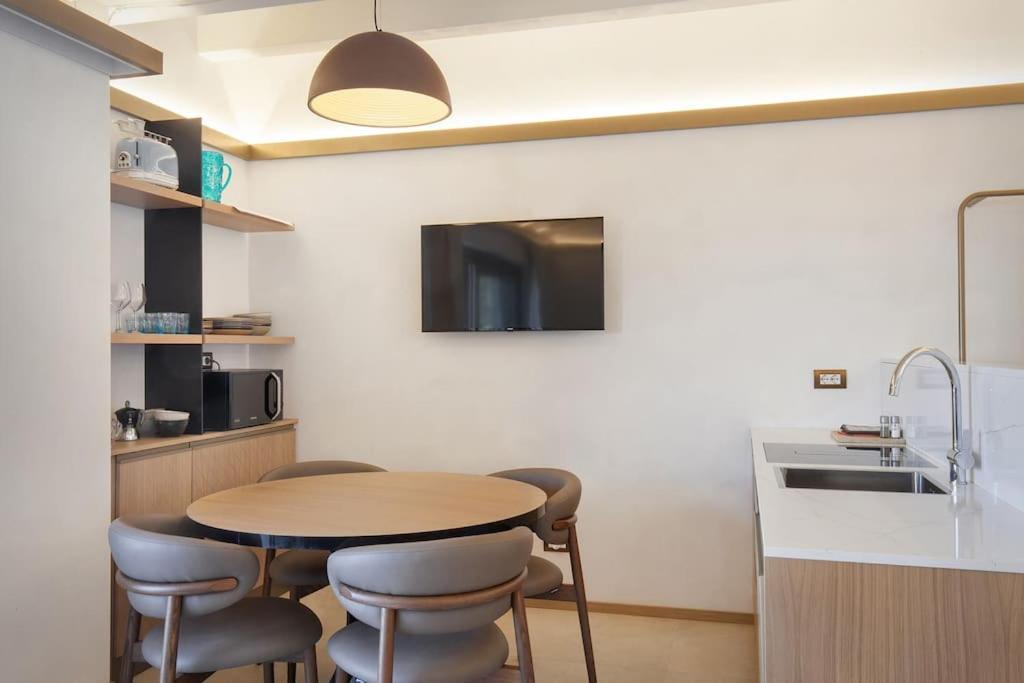 Villa Divina-Apt Armonia-Con Piscina E Vista Lago Castelletto Di Brenzone Esterno foto
