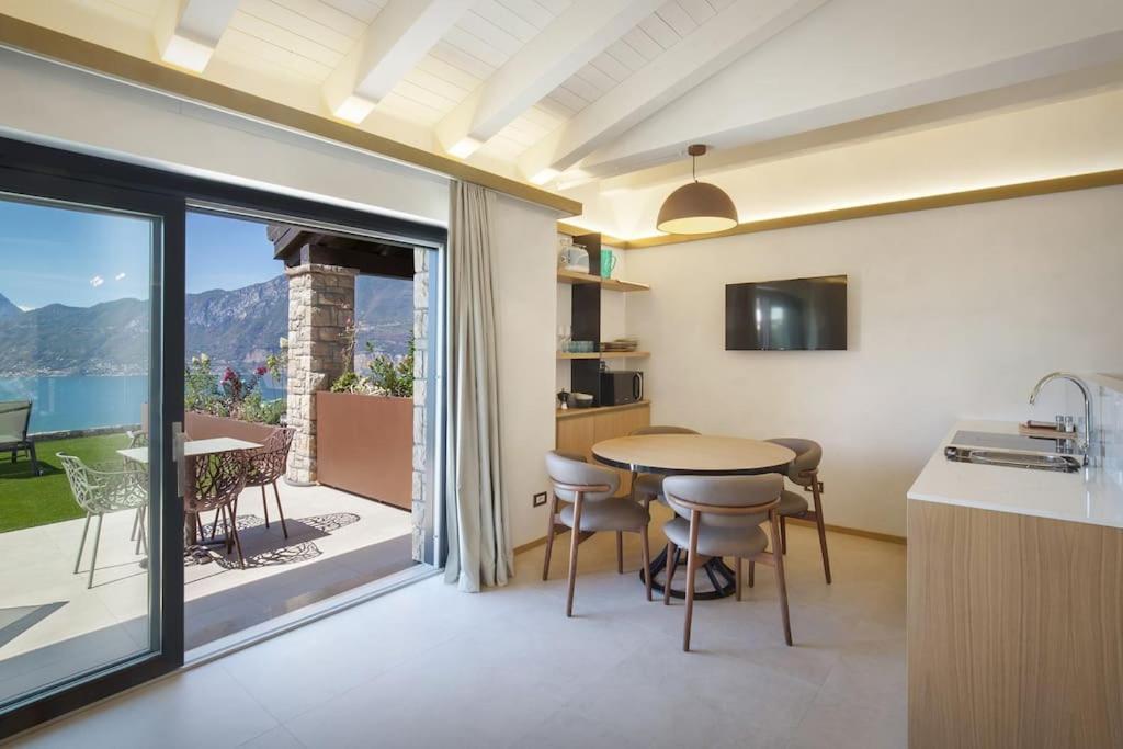 Villa Divina-Apt Armonia-Con Piscina E Vista Lago Castelletto Di Brenzone Esterno foto
