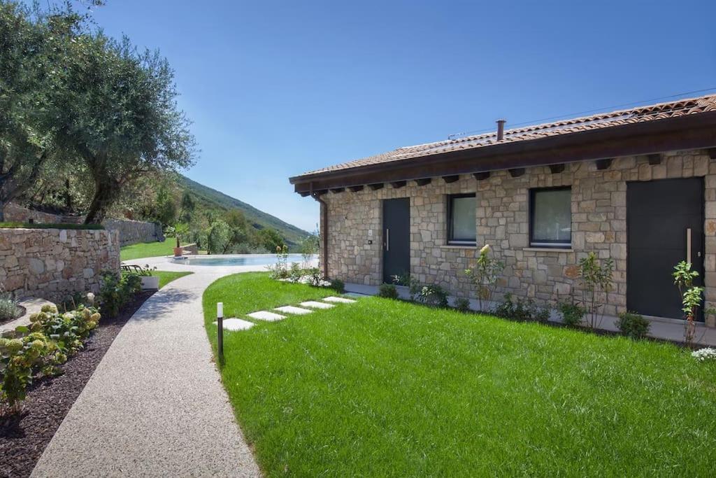 Villa Divina-Apt Armonia-Con Piscina E Vista Lago Castelletto Di Brenzone Esterno foto